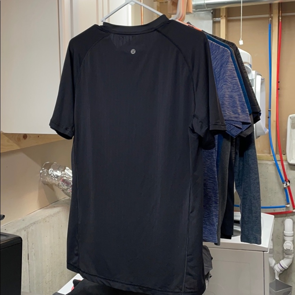 Men’s Lululemon V-neck